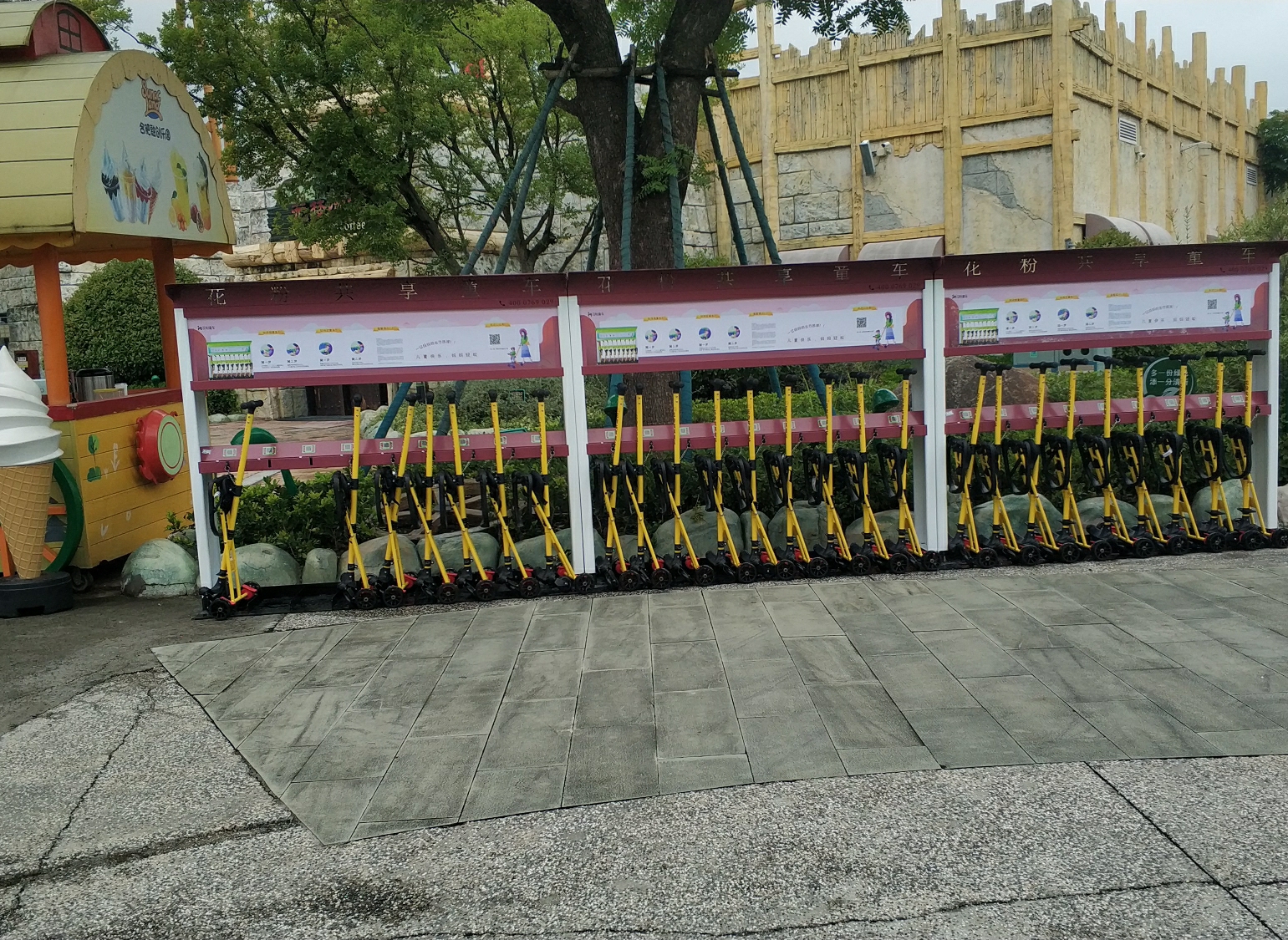 共享童車亮相合肥融創(chuàng)樂園