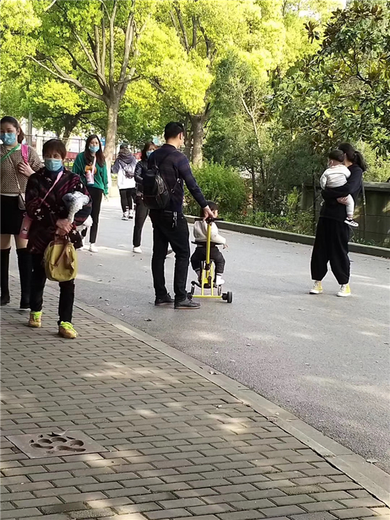 為啥景區(qū)有了花粉共享童車(遛娃神器)！游客就更多呢？