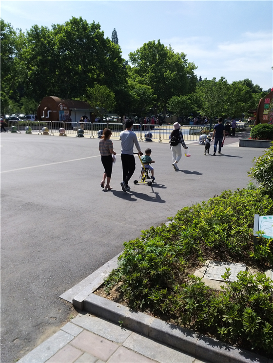 法瑞納花粉共享遛娃童車(遛娃神器)進駐景區(qū)的便利性