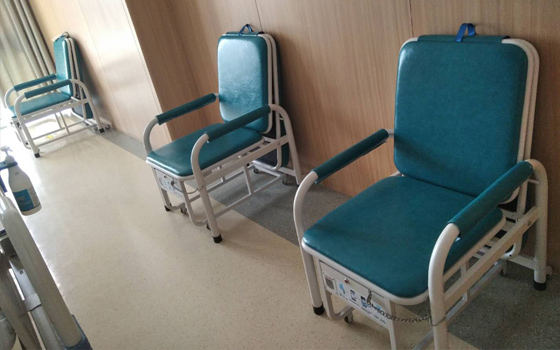 照顧患者的陪護(hù)者，讓花粉共享陪護(hù)椅照顧