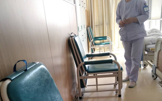  花粉共享陪護椅，90度的調節(jié)360度的周全