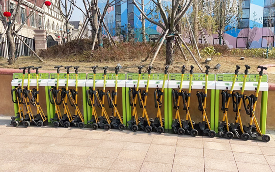 花粉云共享童車風(fēng)靡景區(qū)，10秒租借簡單明了！