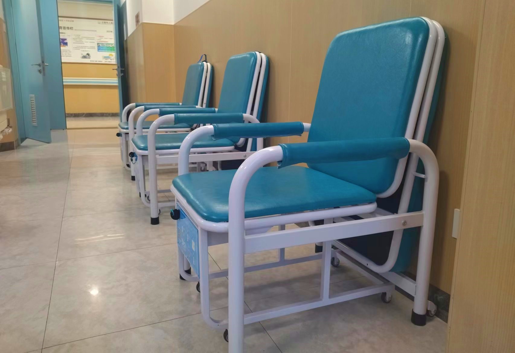 共享陪護(hù)椅：從剛需到高頻，如何解決醫(yī)療陪護(hù)難題？