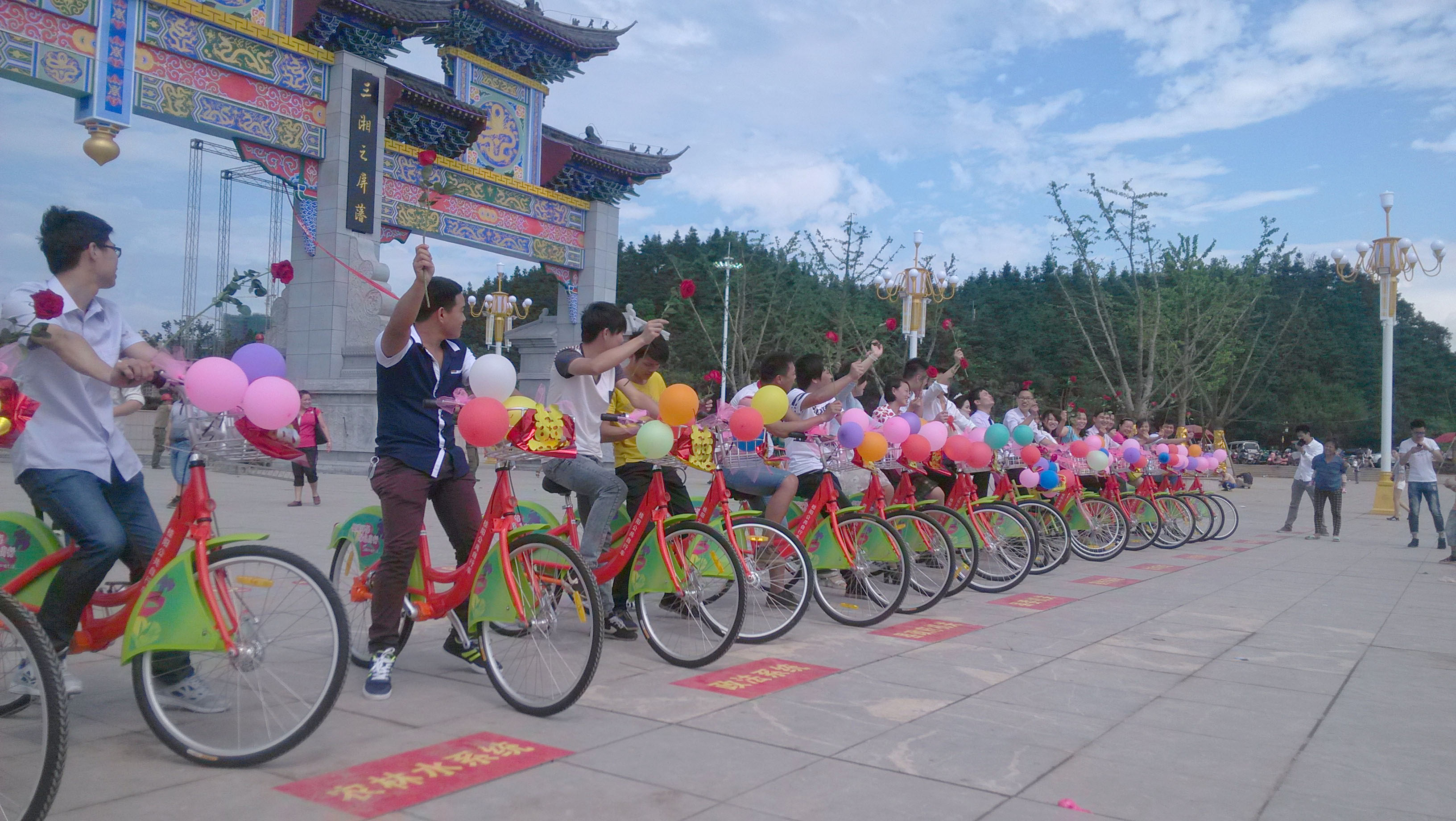 引領(lǐng)時尚前衛(wèi)騎行風(fēng)