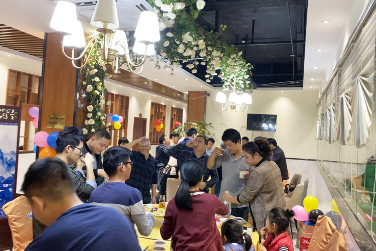 法瑞納集團(tuán)聚餐3.jpg