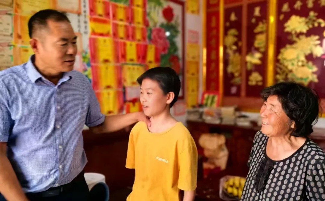 汝南小城義工協(xié)會(huì)聯(lián)合廣東法瑞納科技有限公司開展“夏季送清涼·關(guān)愛留守兒童”志愿服務(wù)活動(dòng)